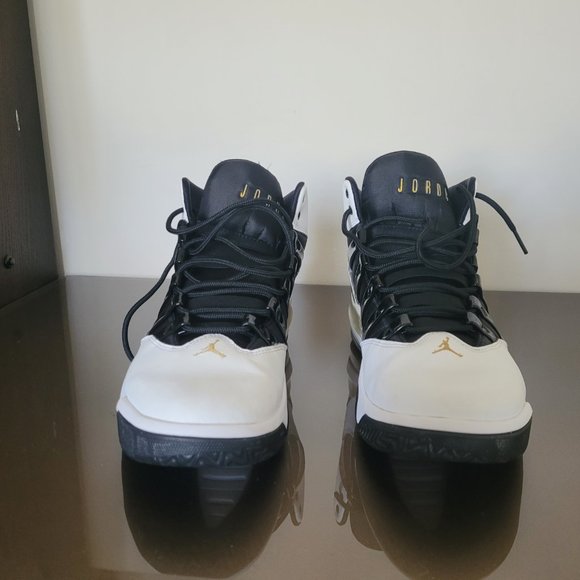 Air Jordan Max Aura white black gold big boys size 8.5 - Picture 2 of 16